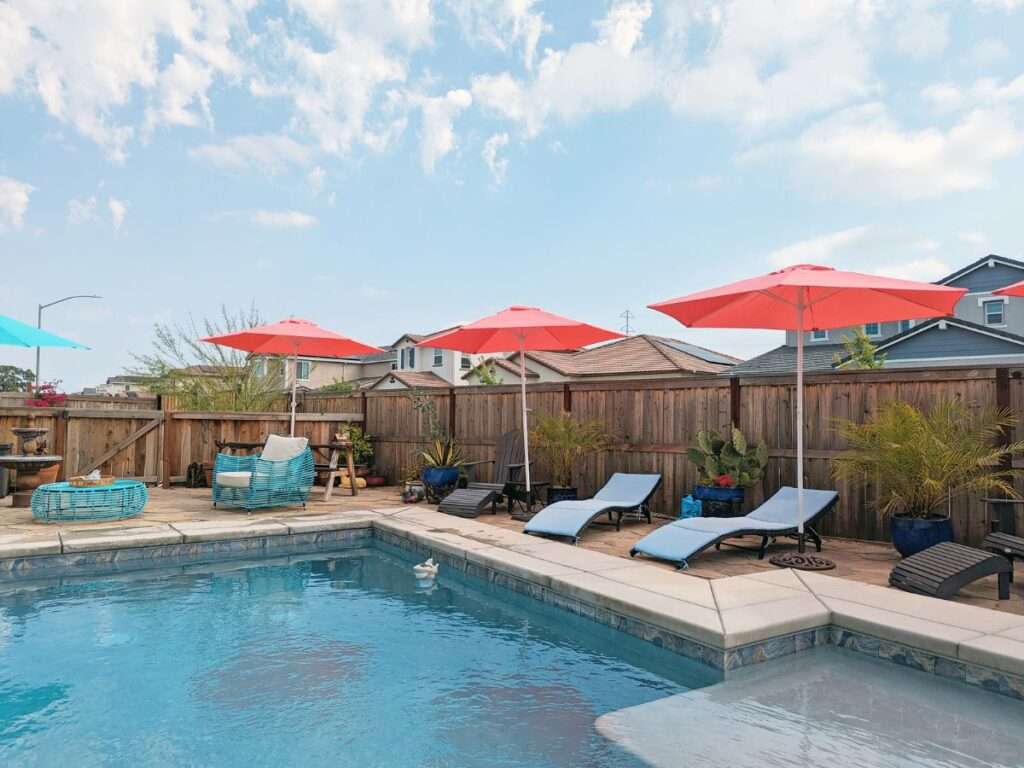 Swimming Pools for Small Backyards 4 Swimming Pools for Small Backyards (1)