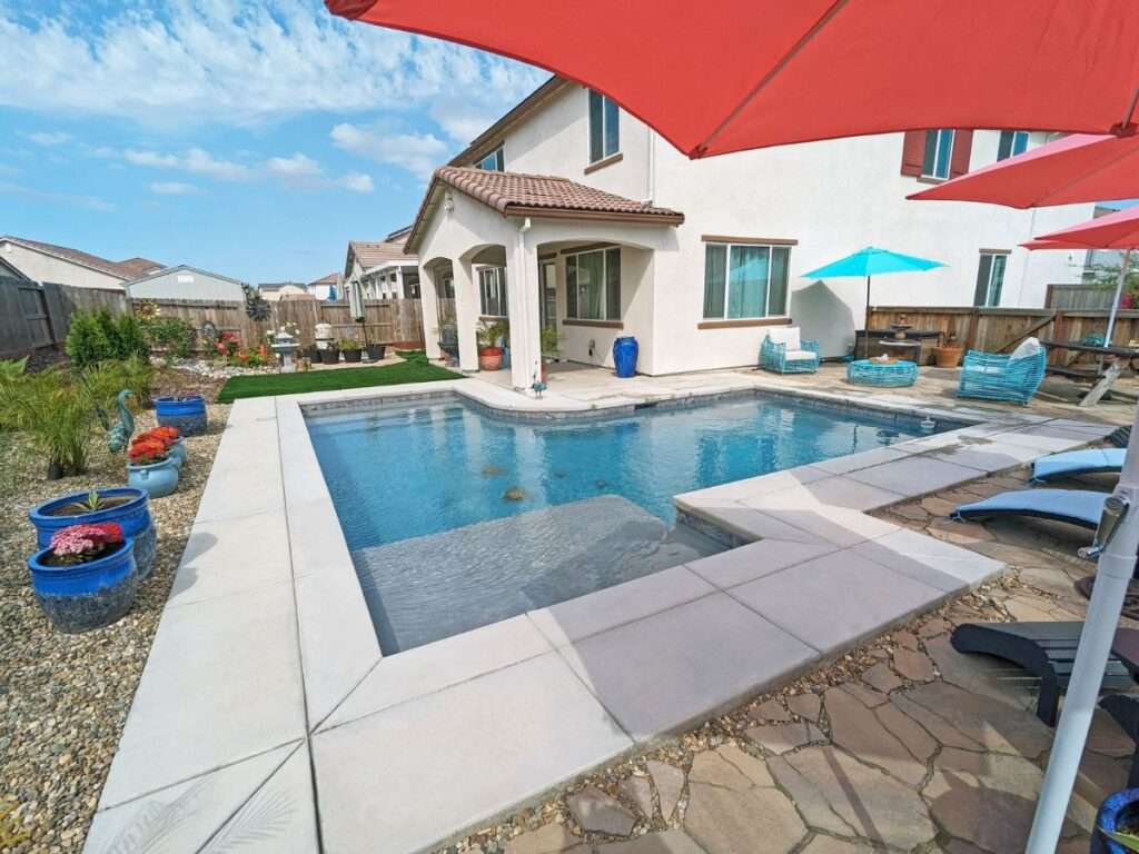 Swimming Pools for Small Backyards 1 Swimming Pools for Small Backyards